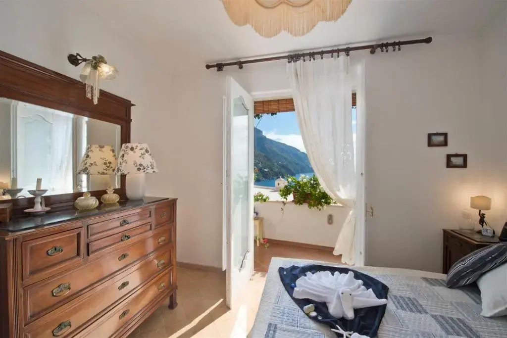 CASA NOEMI 4&2, Emma Villas