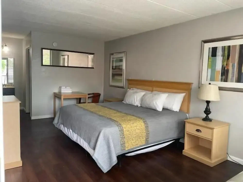 APM Inn and Suites