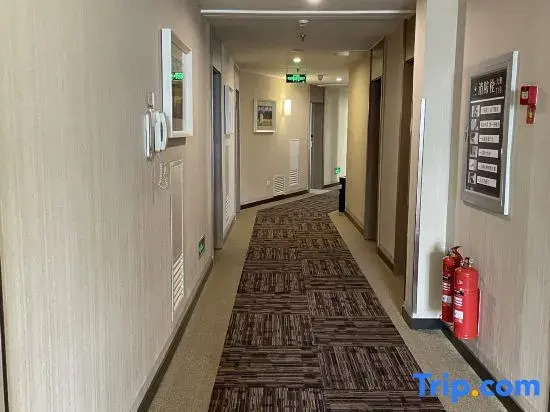 Jingcheng Business Hotel (Beijing Shilihe Metro Station)