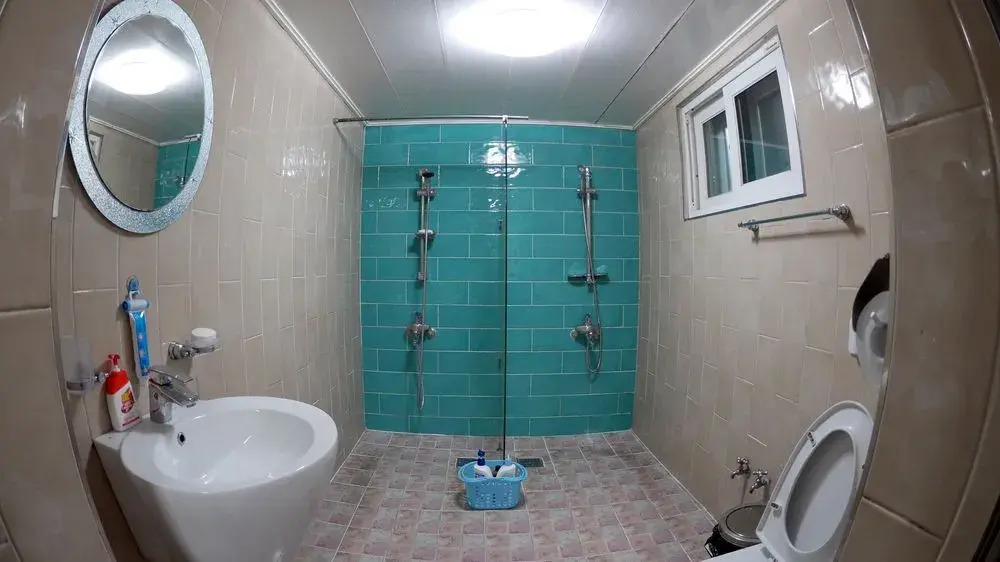 HI Guest House - Hostel