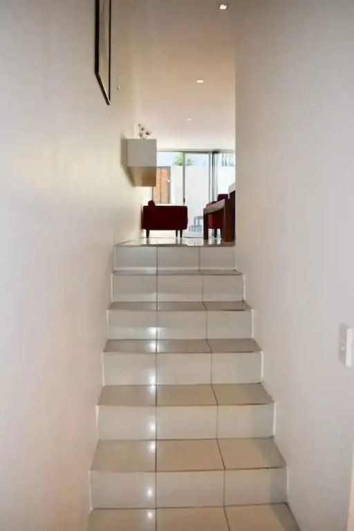 Tranquil 1 Bedroom Apartment With Sunny Courtyard