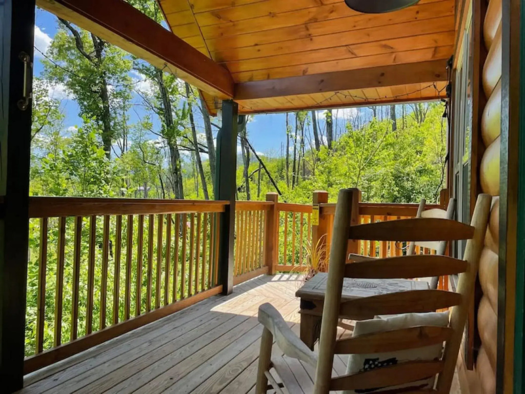 Take it Easy with hot tub and community pool