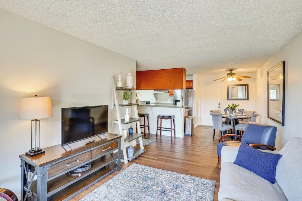 Steps to Csulb: Cozy Condo w/ Pool Access!