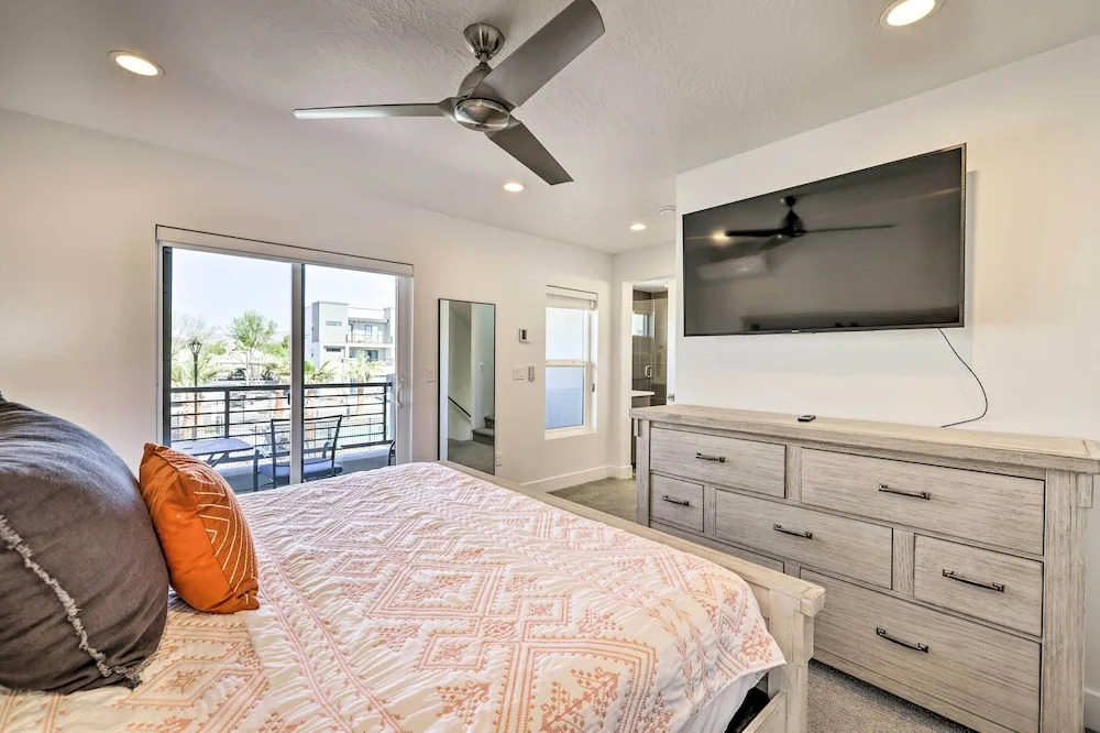 Spacious St. George Townhome w/ Grill & Views!