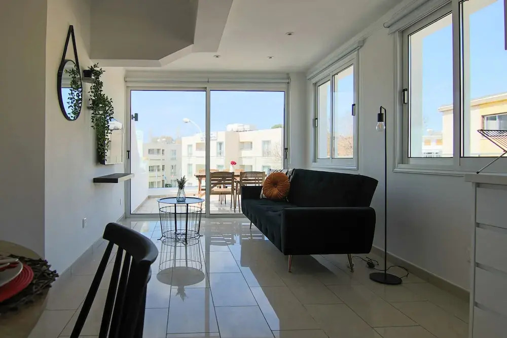 Phaedrus Living: Seaside Modern Flat Lighthouse 63