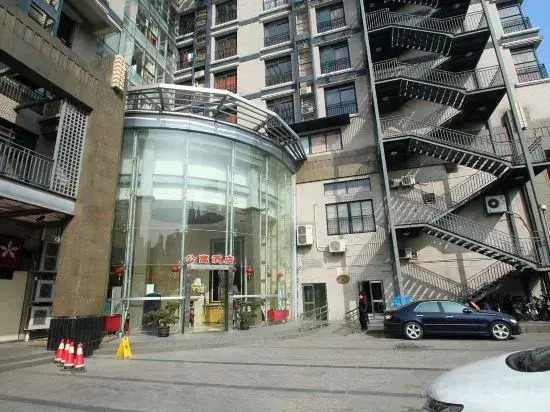 Yasi Apartment Hotel