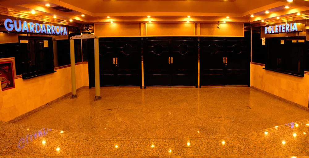 Status Hotel
