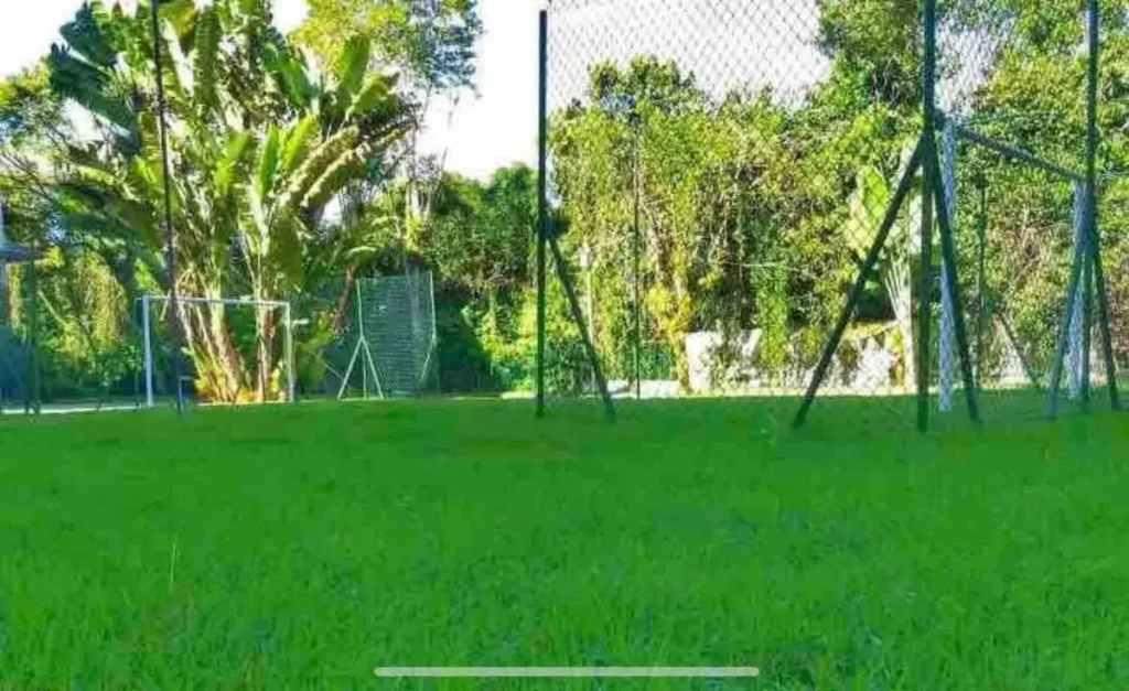 S02 Apto Ubatuba 3 min da praia, c/ piscinas, salão jogos, campo fut, playground, etc..