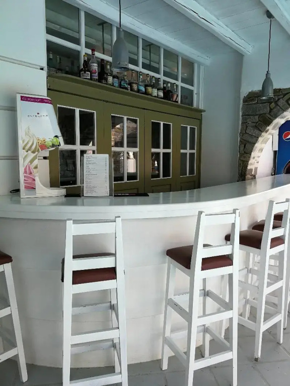 Zefi Hotel & Suites