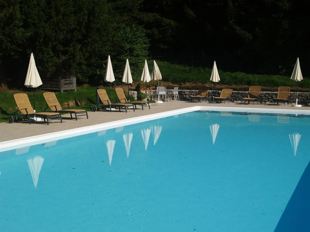 Romantik Hotel Die Gersberg Alm mit Panoramablick auf Salzburg und Outdoor Pool ab Mai