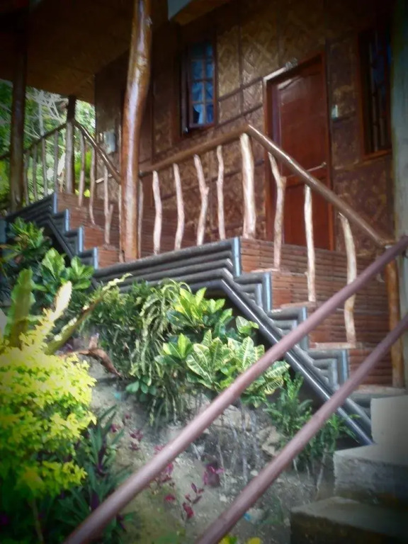 Hilltop Cottages & Resort