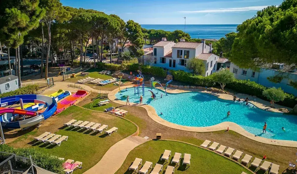 Bungalow Near Pals Beach & Pool