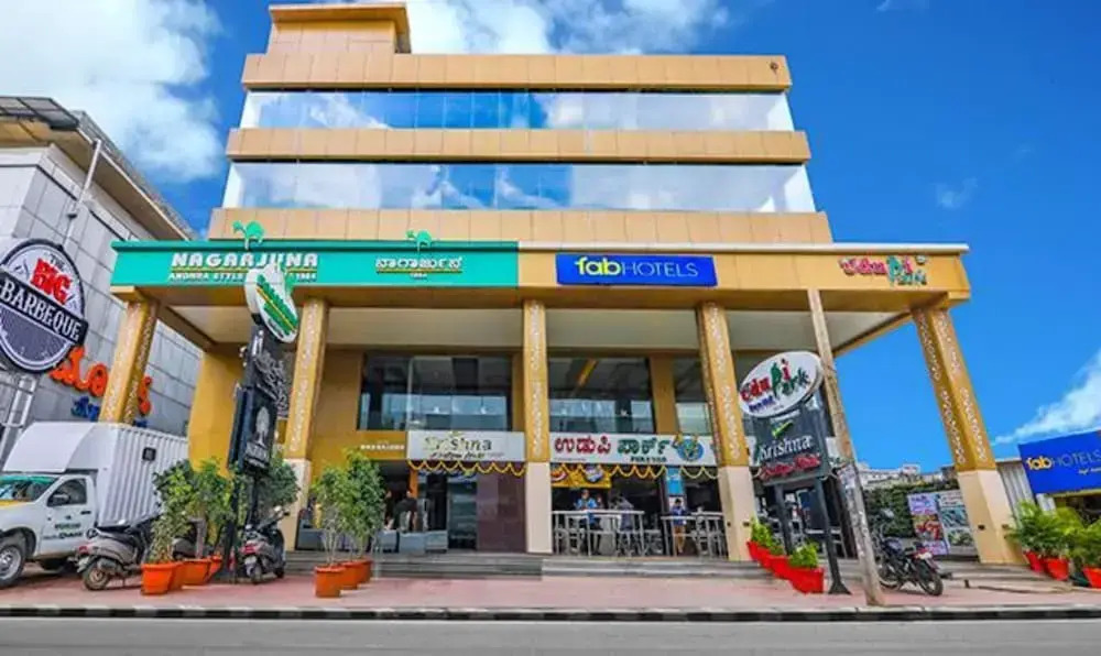 Fabhotel Aroma's House