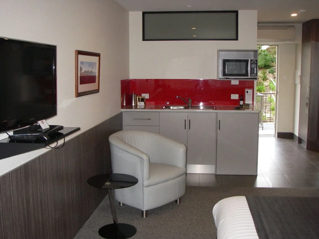 429 Apartments & Suites