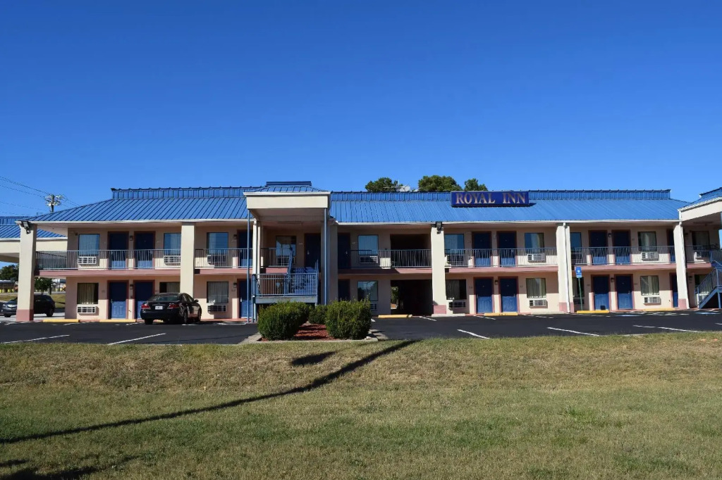 Royal Inn & Suites