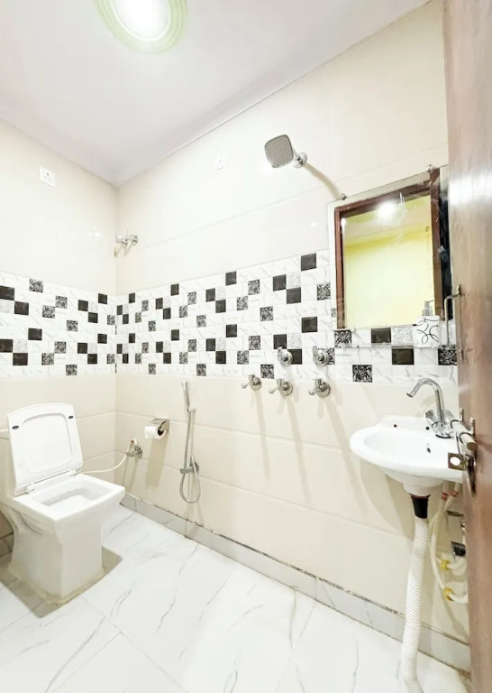 Roomshala 177 Homestay Thehrav