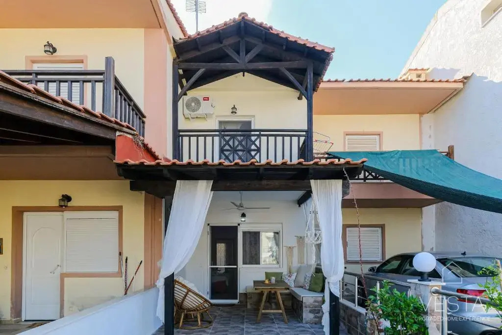 Waterlily 3-bedroom Maisonette, 75m to sandy beach