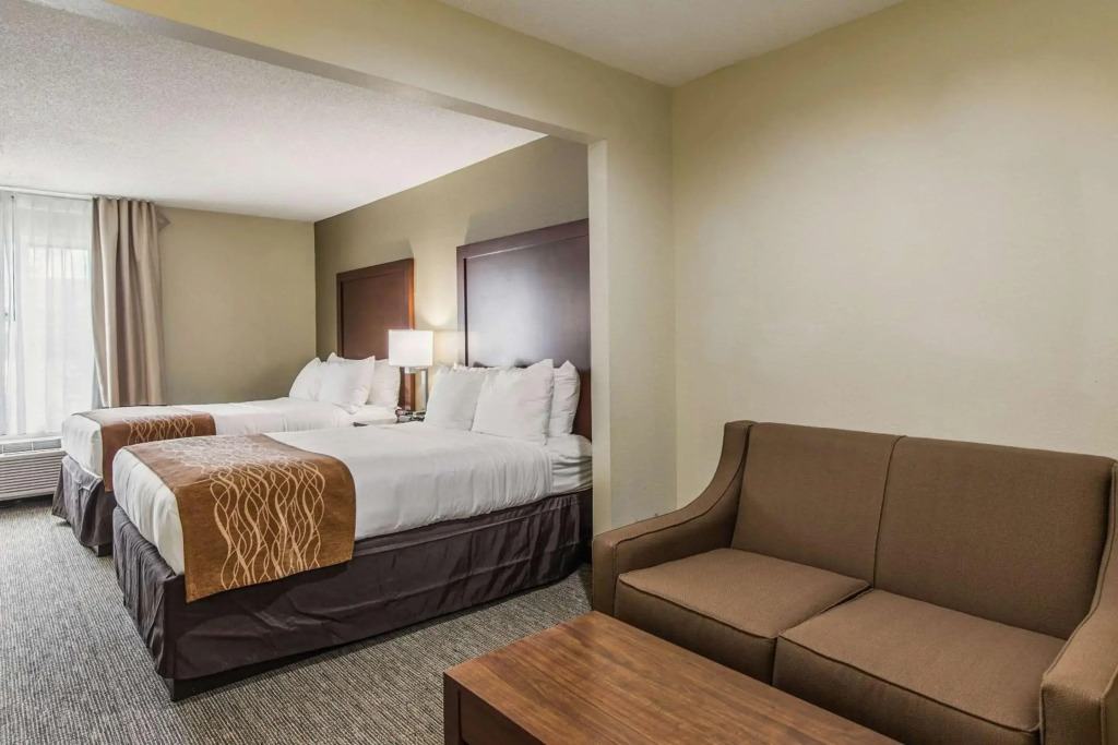 Comfort Inn & Suites Greenwood near University