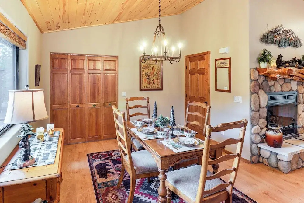 White Mountains Cabin: Near Trails & Lake Access!