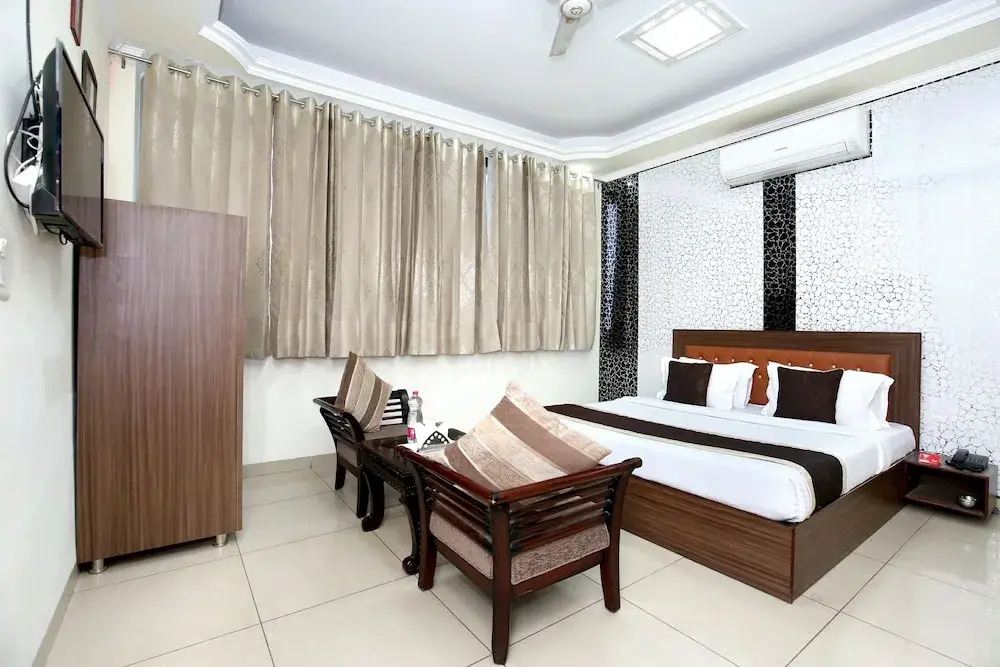 OYO 10832 Hotel JB 2