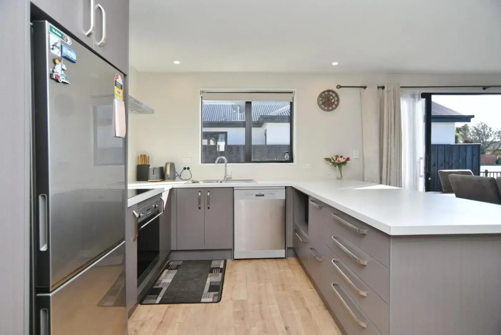 Thomas Townhouse - Christchurch Holiday Homes