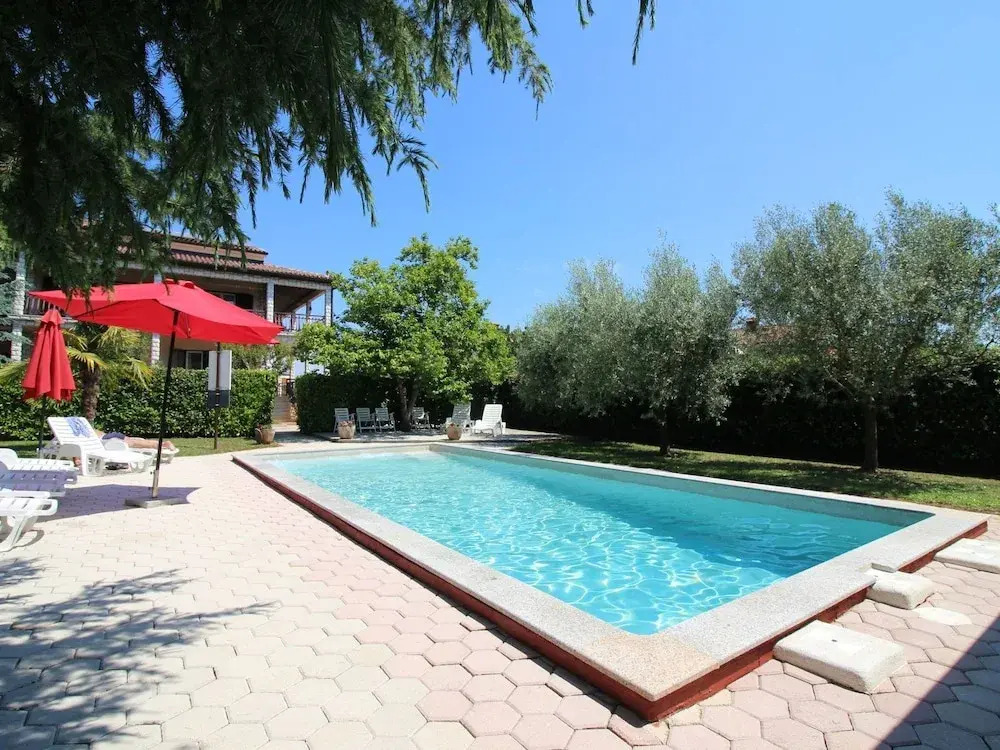 Contemporary Bungalow in Porec With Swimming Pool