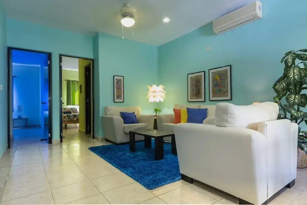2 BR, Best Downtown Location, Sleeps 6!