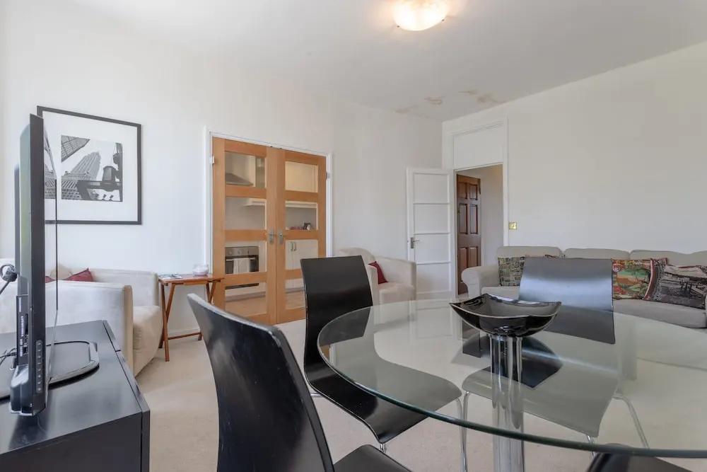 Homely 2 Bedroom Apartment in Earl's Court