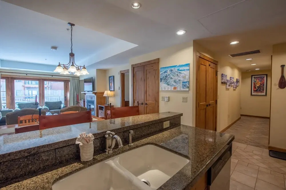 Top Floor 2 Bedroom Condo in Mountaineer Square