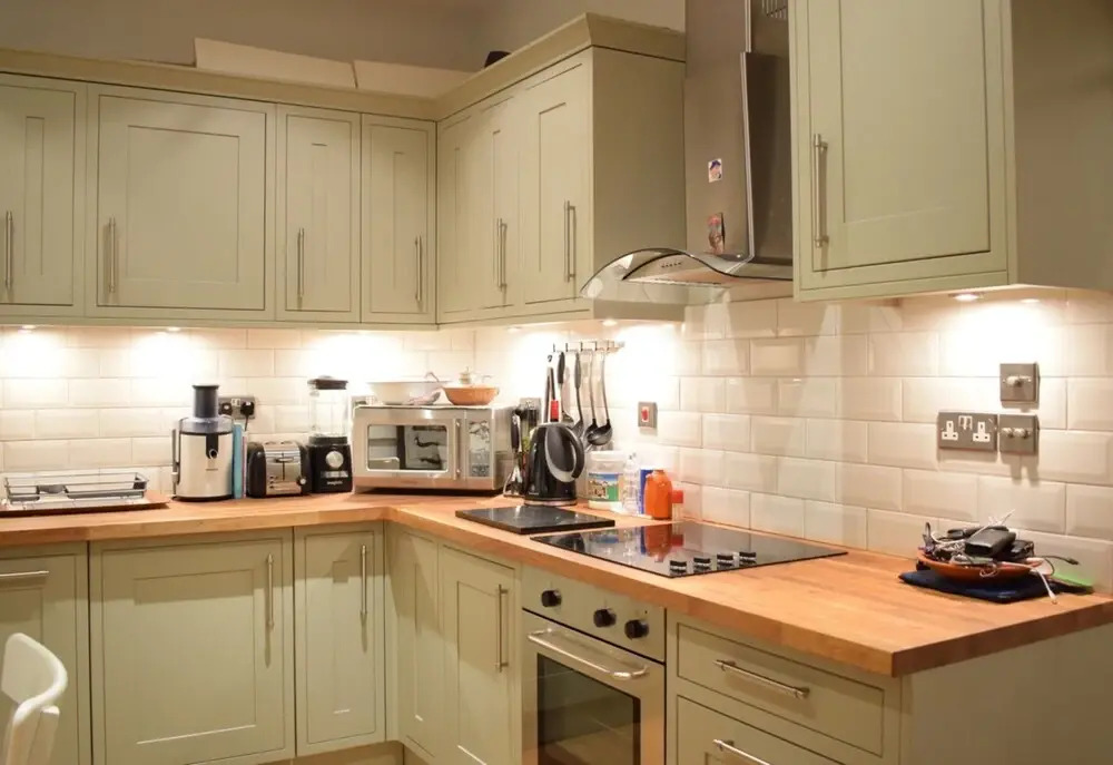 Charming 1 Bed Near Tube with Parking Permit