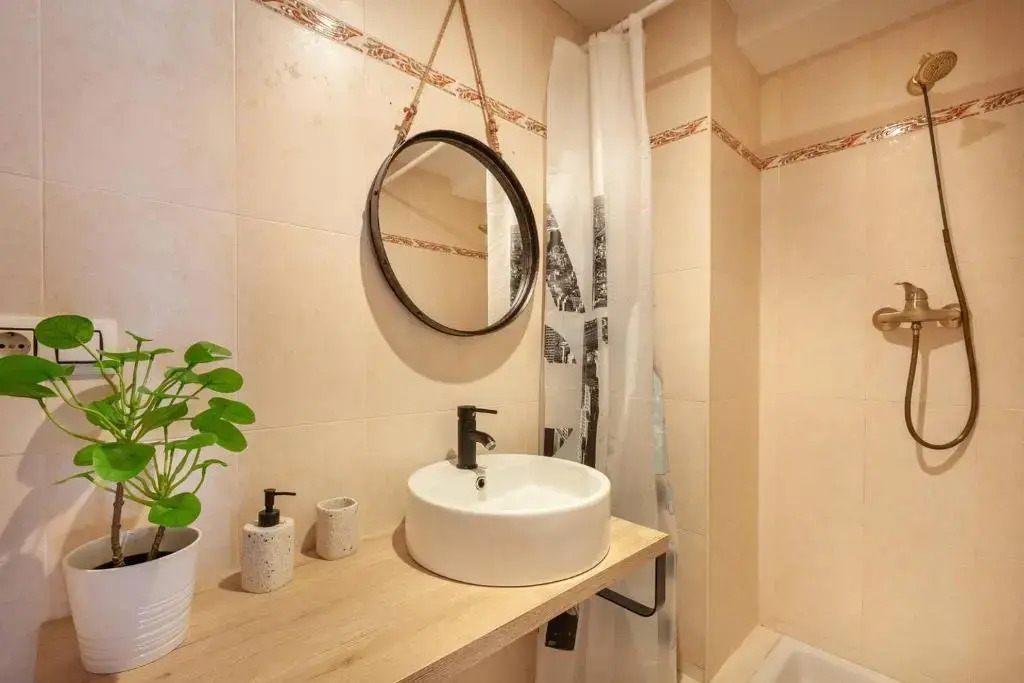 Loft in Historic Center of Tarragona Santa Anna St by Batuecas