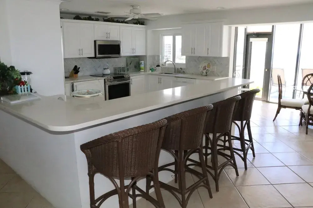 Jamaica Royale - 803 - 2 Br Condo