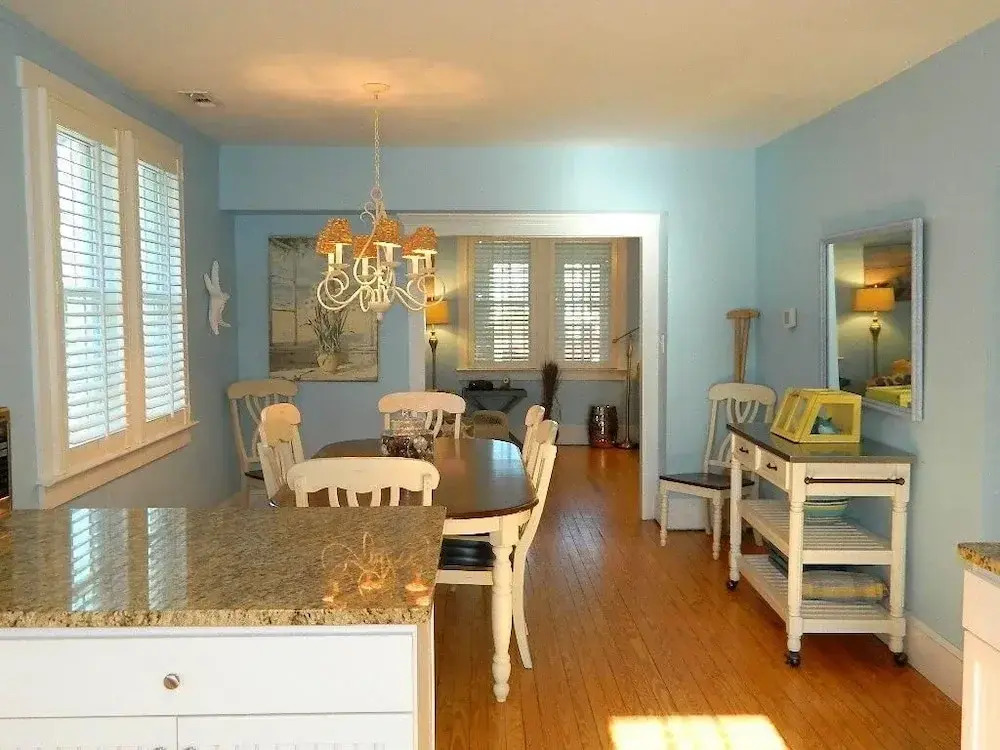 Laurel Street 204