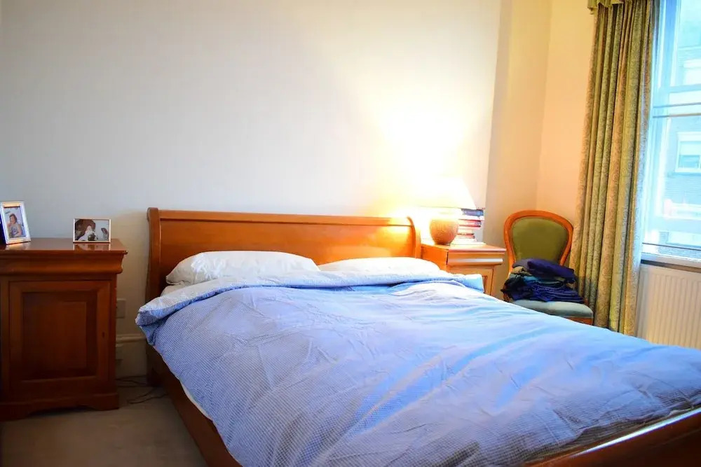 Kensington 2 Bedroom Flat With Balcony