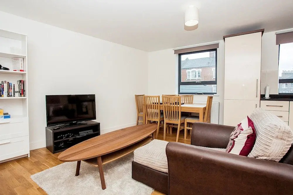 Modern 2 Bedroom Apartment