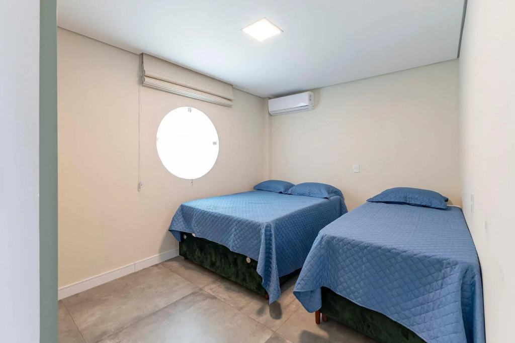 Exclusivo Apartamento com Vista Mar e Saída Direta para Praia