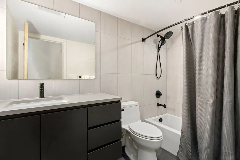 New! Modern Scandinavian Loft in Old Town Square