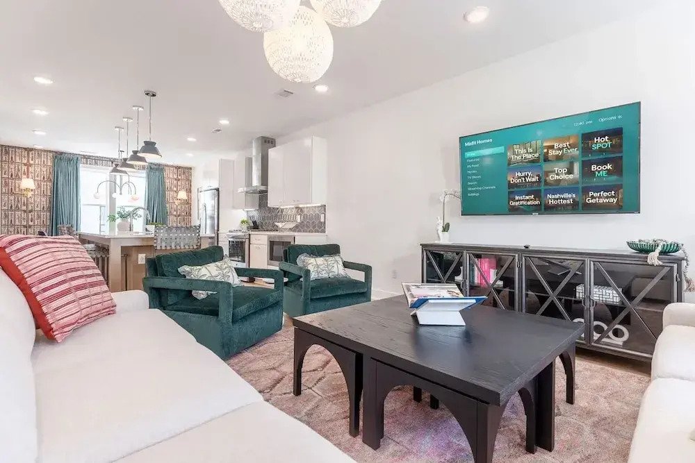 Luxe 4BR Retreat With Hot Tub Skyline Deck