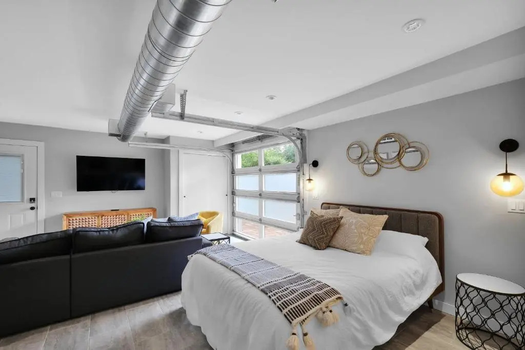 Super chic & modern studio apt - in the heart of San Marco!