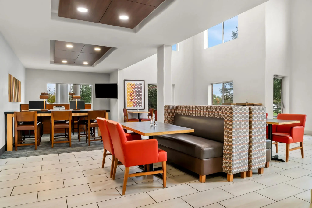 Holiday Inn Express Hotel & Suites Marion by IHG