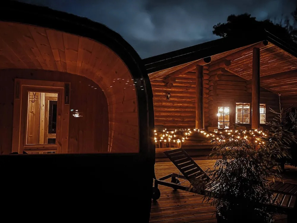 Fjordhygge, Cozy Log Retreat Near Sea & Forest - Sauna & Outdoor Living