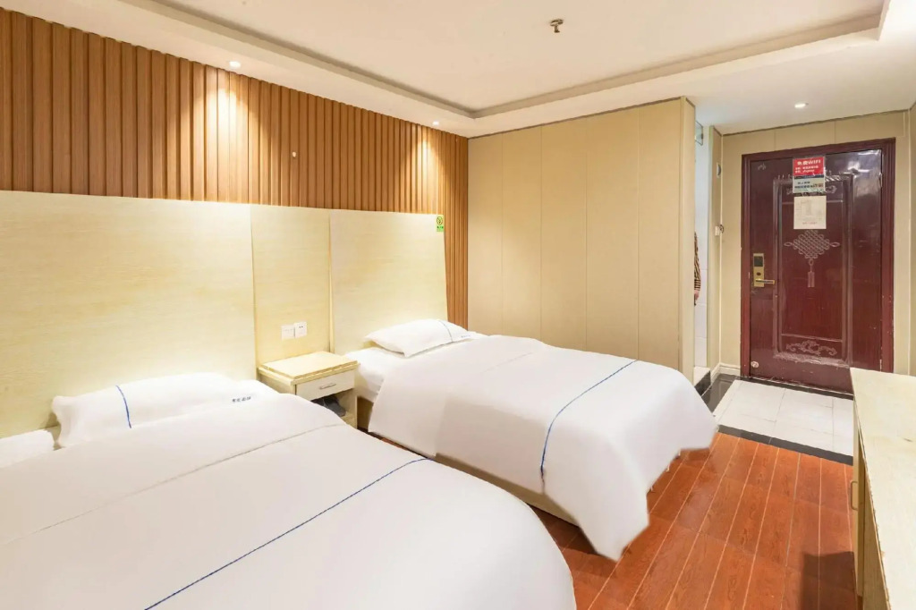 Yuefa Hotel (Shenzhen Dongmen Old Street Shaibu Subway Station)