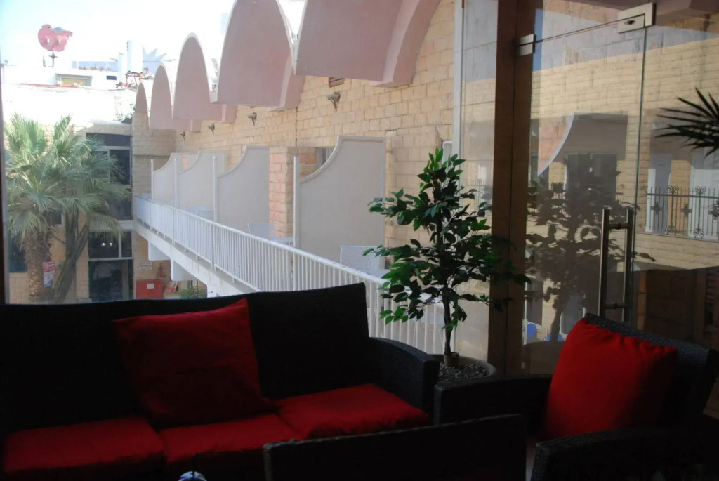 Hotel Maman