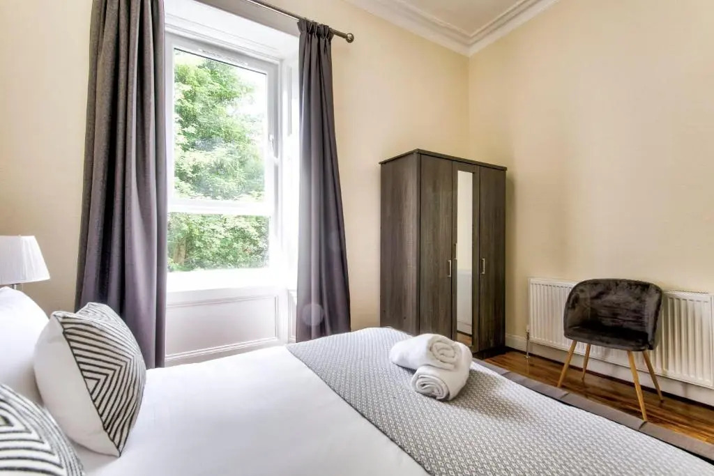 Stunning 5 bedroom apt, close to city centre, SEC, Hydro and motorway