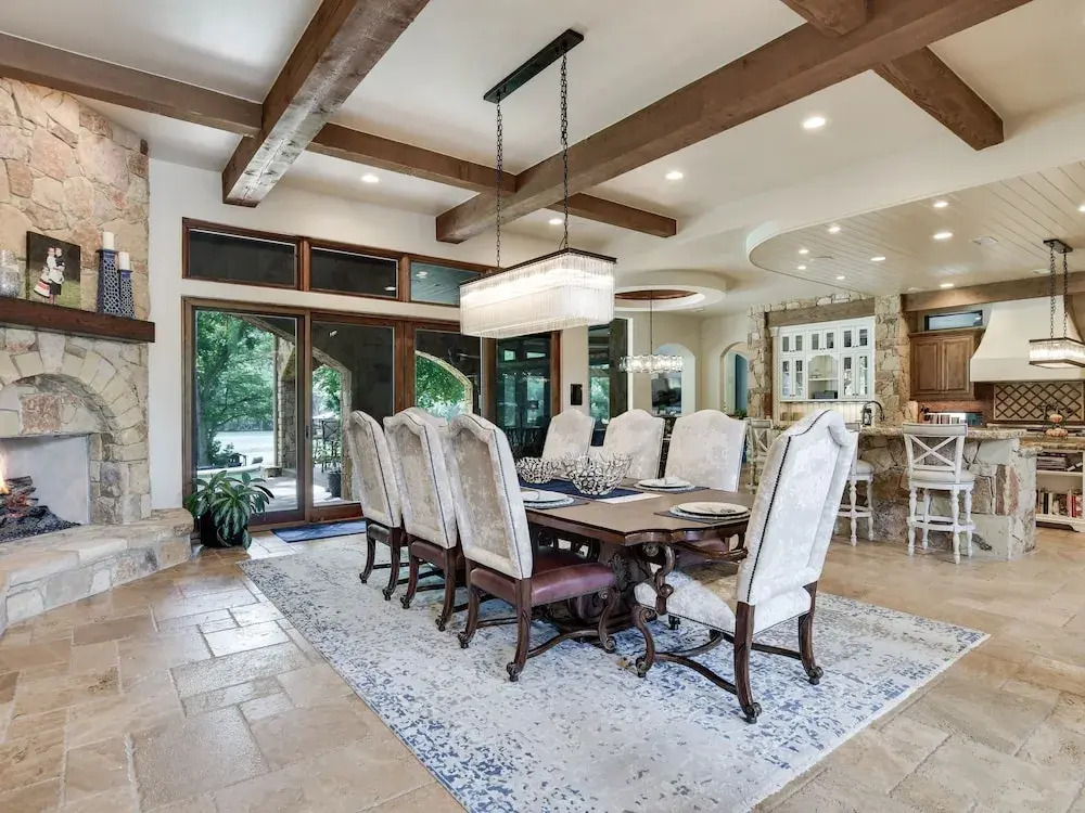 The Above Casa Tranquility Lake Austin 5 Bedroom Estate