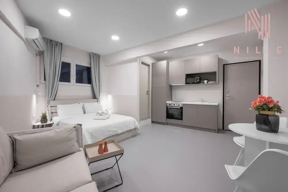 Venus, Nilie Hospitality MGMT