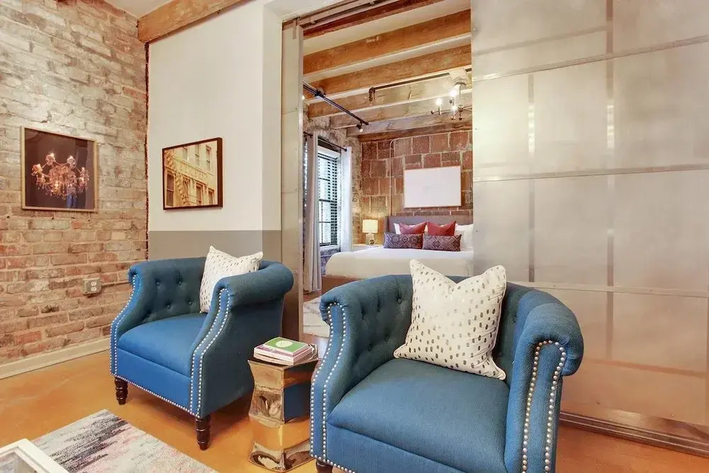 Luxury 2br/2ba Rooftop Apt in CBD by Domio