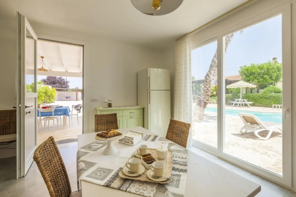 Charming house in a villa with pool and garden in Santa Caterina-Casina Greca