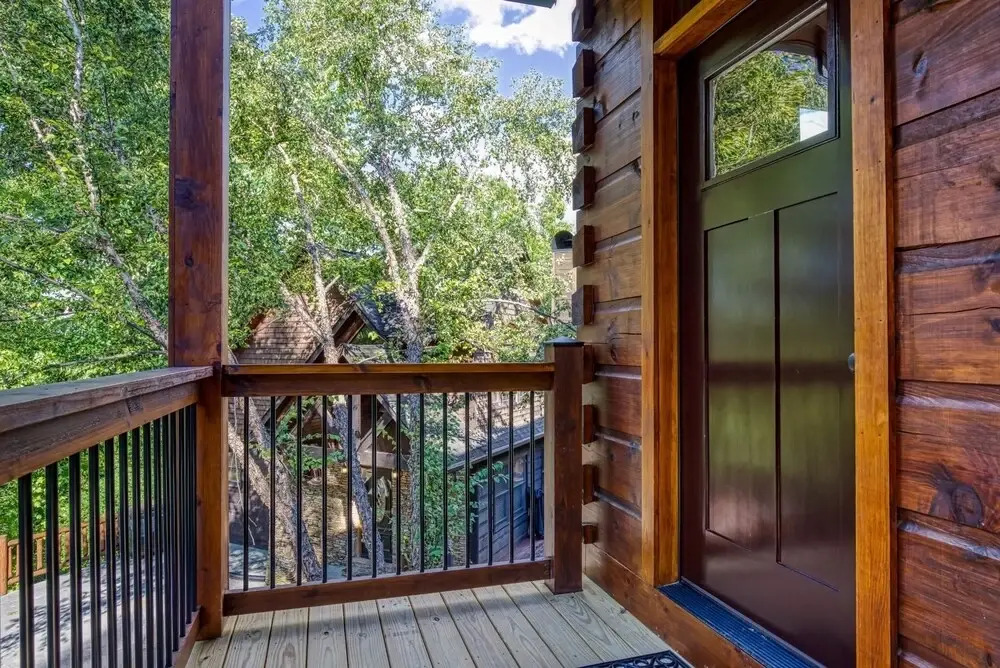 Bear Tracks Lodge 4 Bedroom Cabin by RedAwning