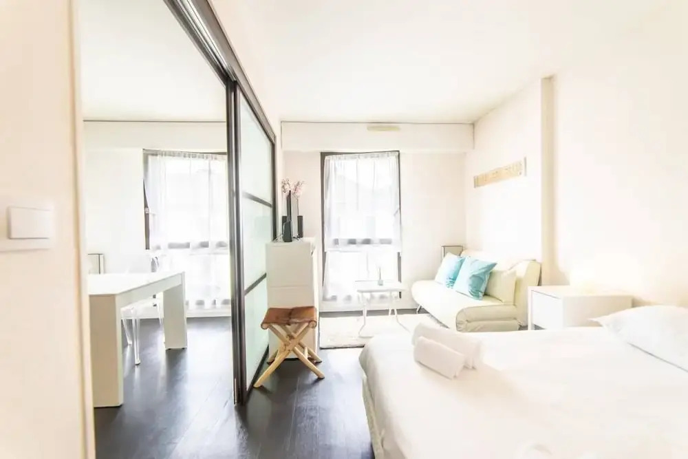 Revon Private Apartment Downtown